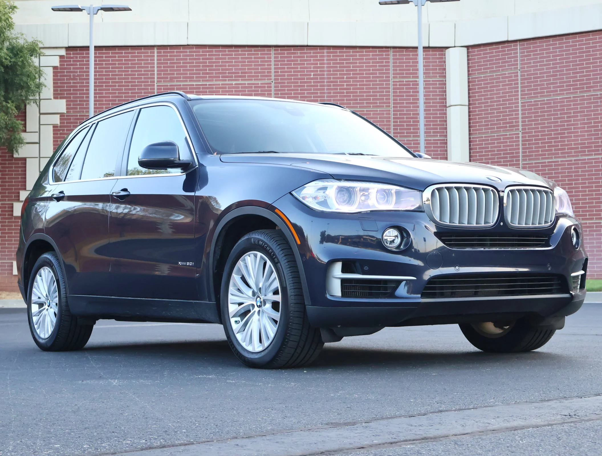 Used 2015 Blue BMW xDrive50i image 1