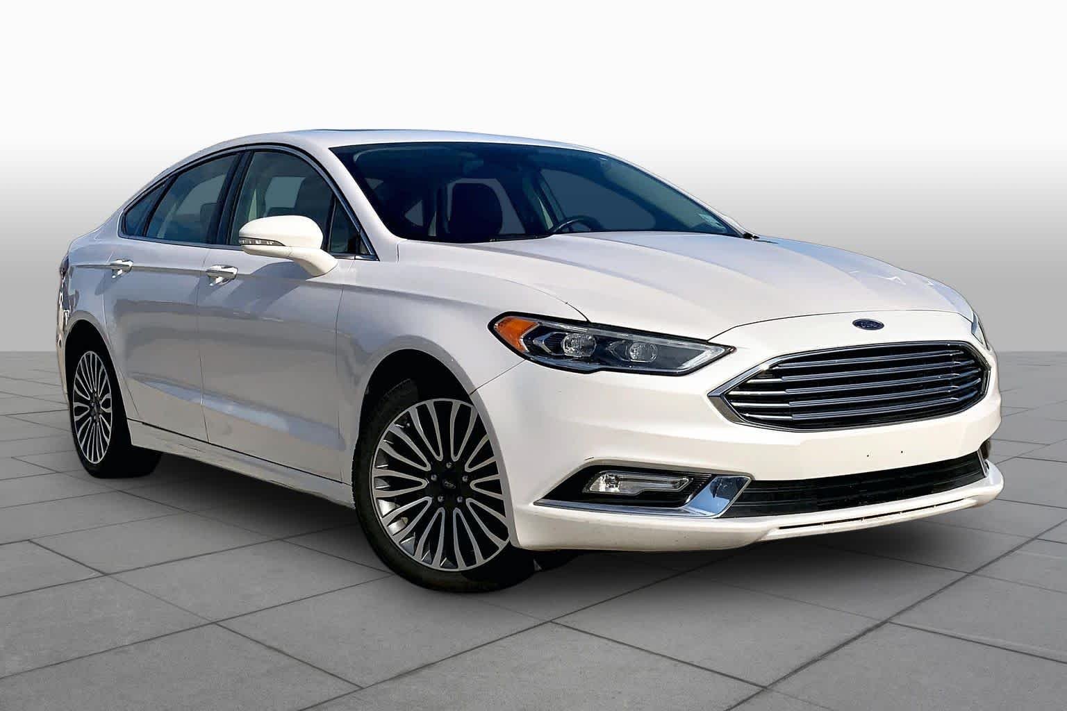 Used 2017 White Platinum Metallic Tri-Coat Ford SE image 3