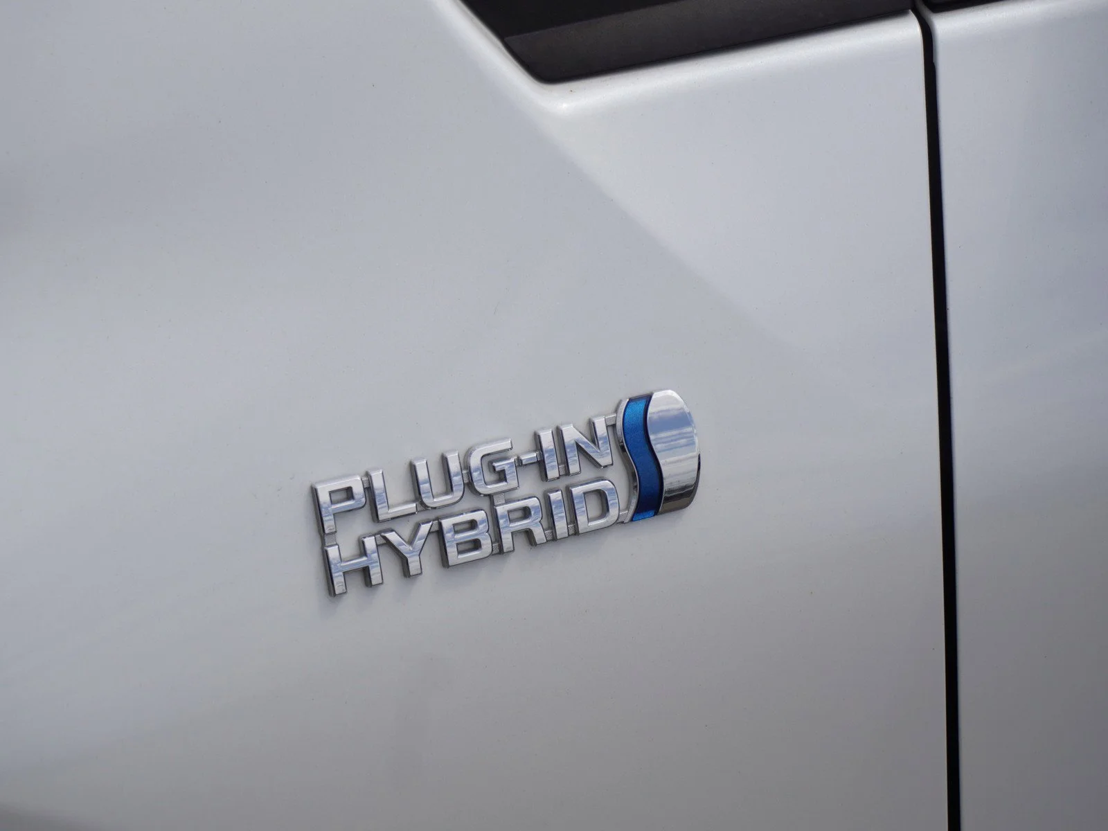Certified Used 2022 Wind Chill Pearl Toyota XLE image 8