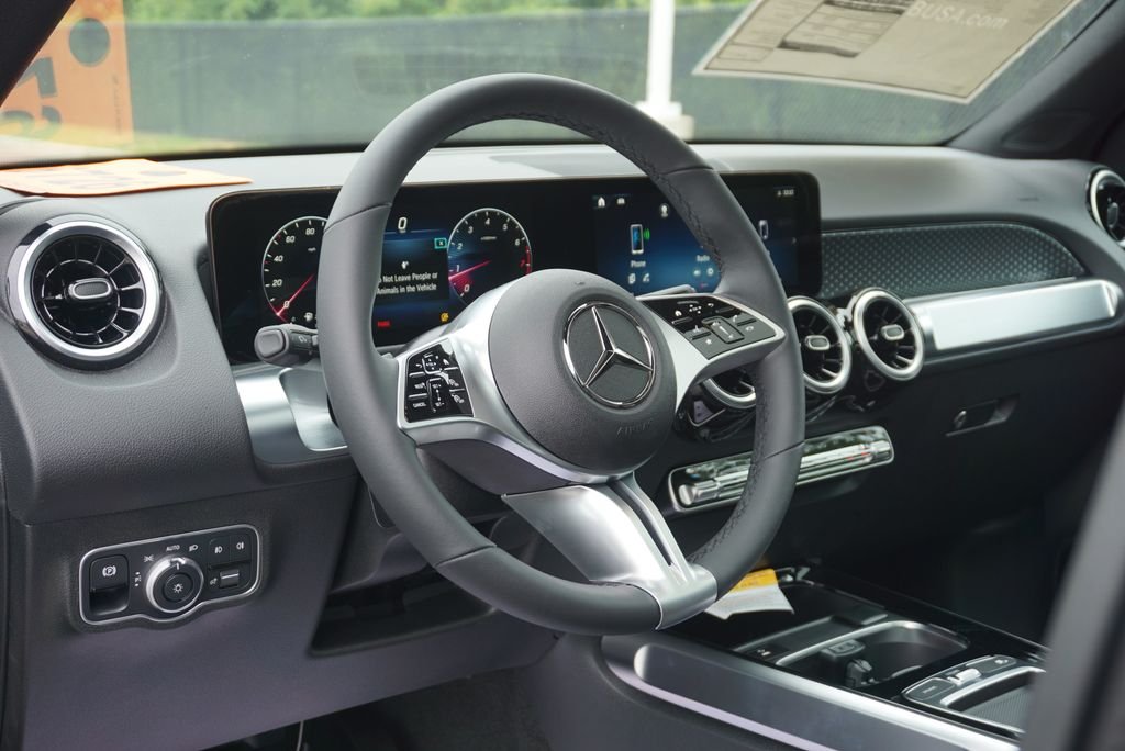 Used 2025 Night Black Mercedes-Benz GLB 250 image 10