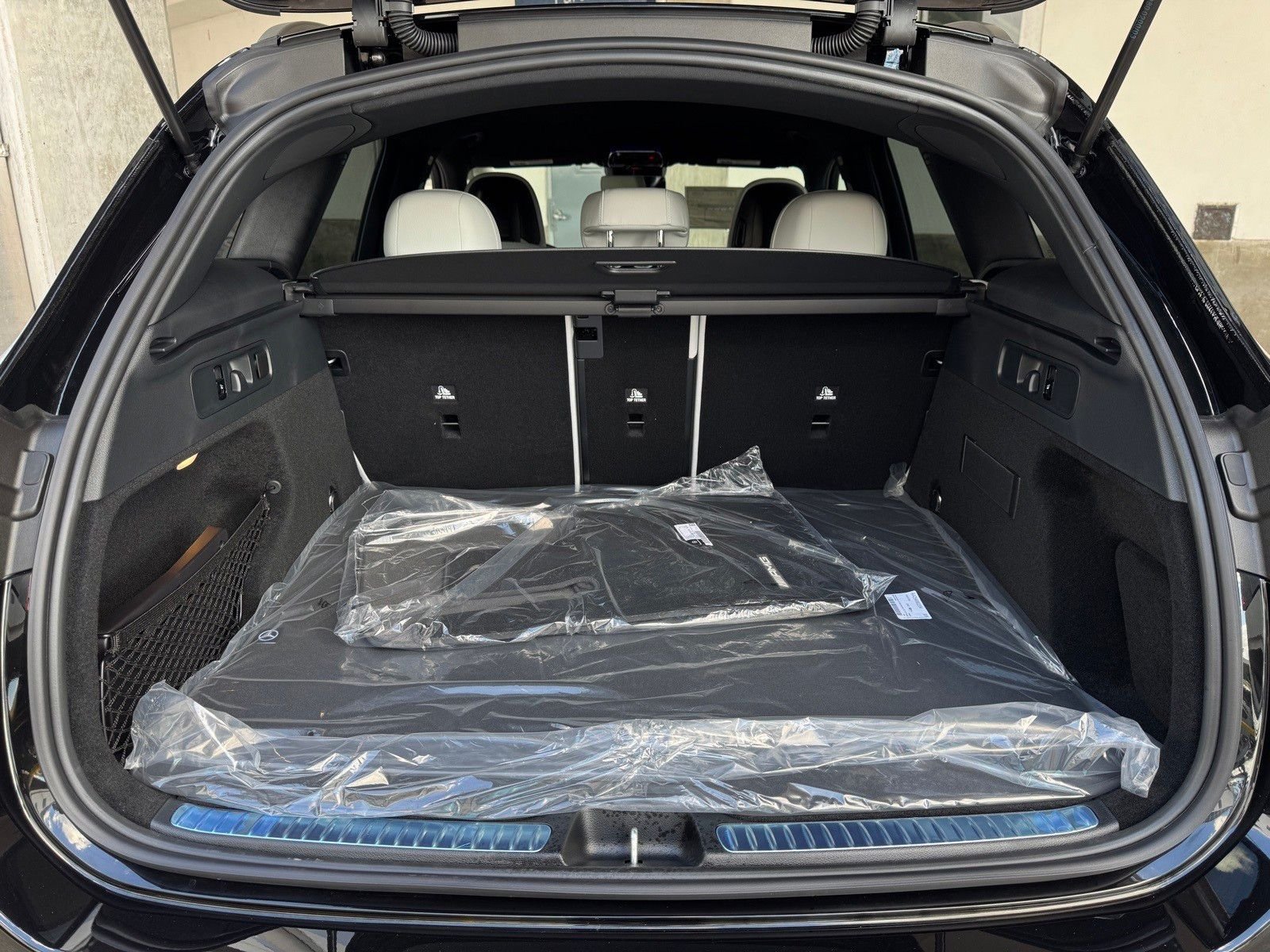 New 2026 Obsidian Black Metallic Mercedes-Benz GLC 300 image 21