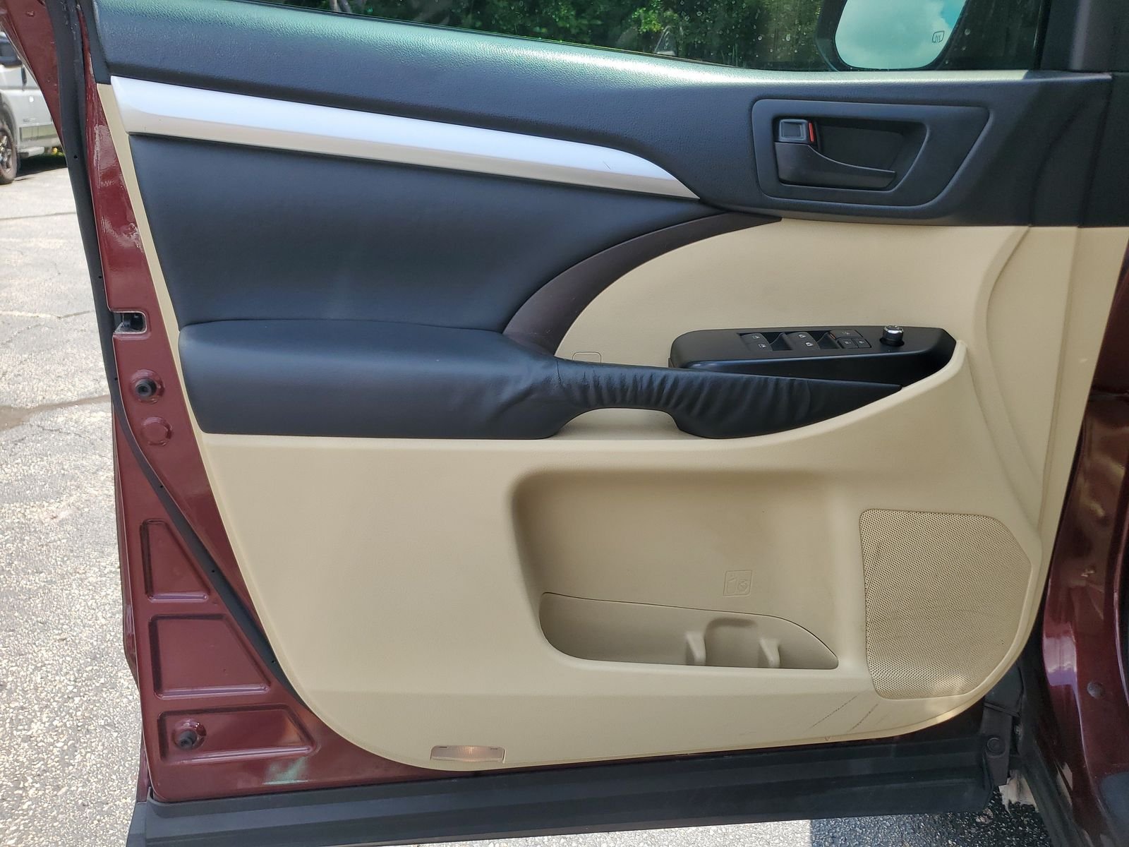 Used 2015 Red Toyota LE Plus V6 image 18