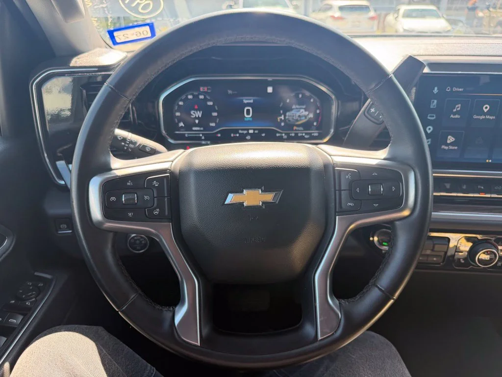 Used 2025 White Chevrolet LT image 6