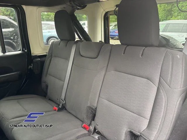 Used 2018 Black Jeep Unlimited Sahara image 21