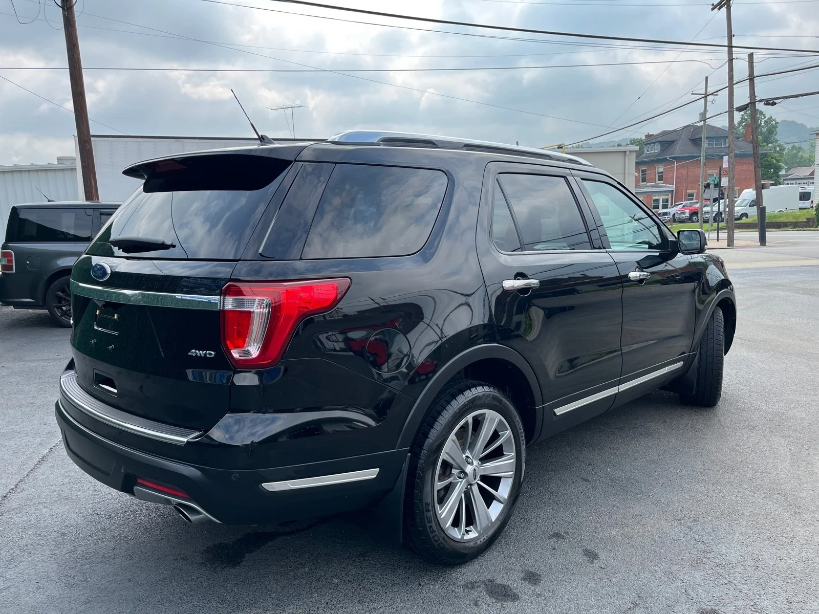 Used 2018 Shadow Black Ford Limited image 3
