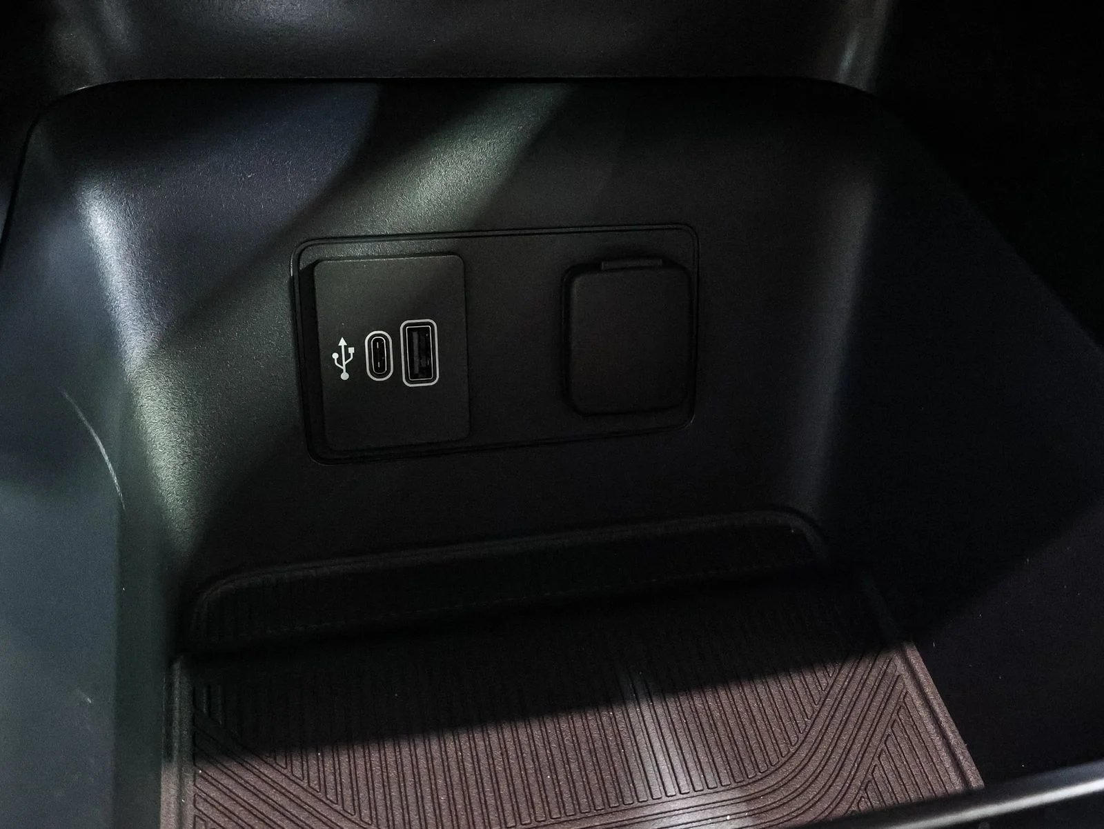 New 2026 Agate Black Metallic Ford Active image 31