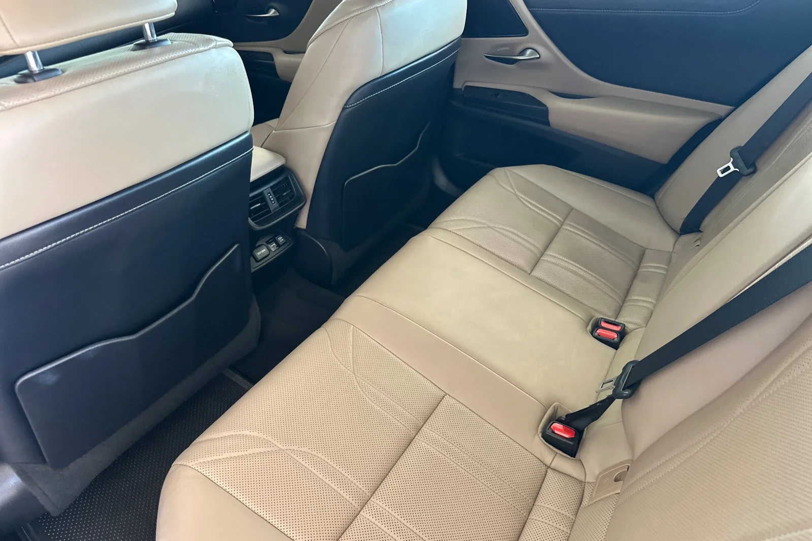 Used 2021 White Pearl Lexus 300h Luxury image 9