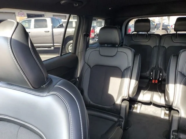 Used 2023 White Jeep Altitude image 14