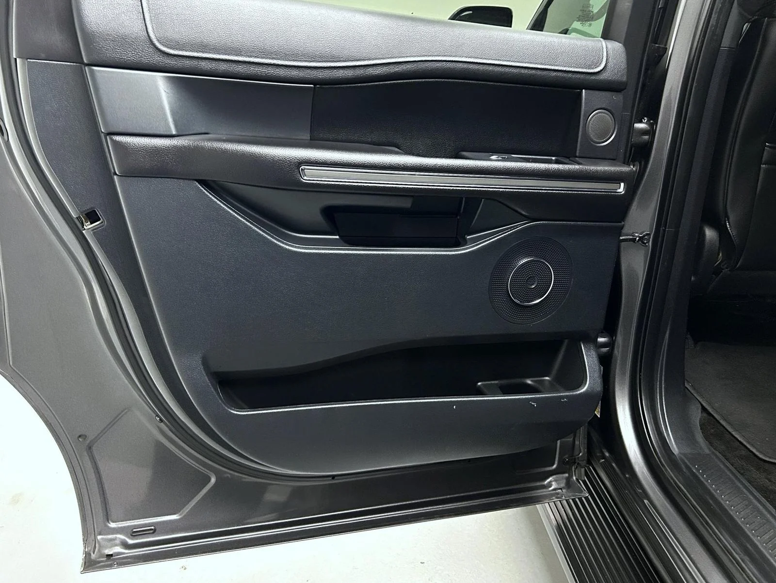 Used 2018 Gray Ford XLT image 21