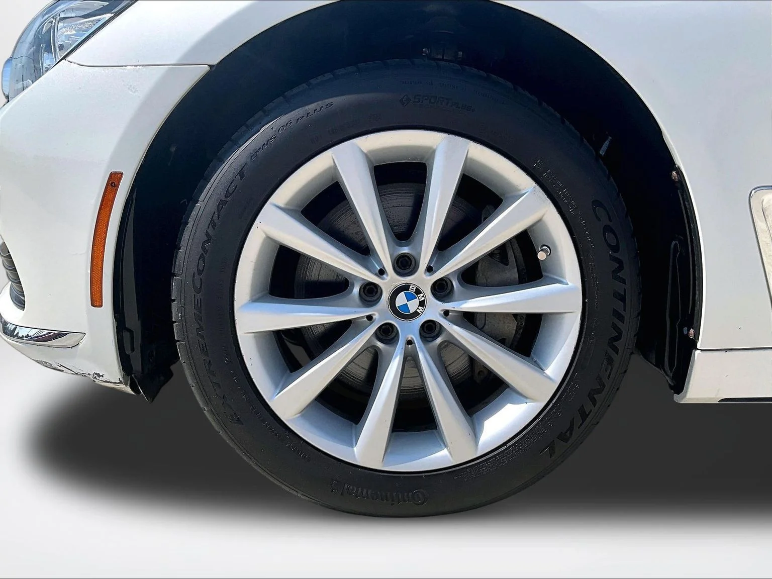 Used 2018 White BMW 740i xDrive image 10