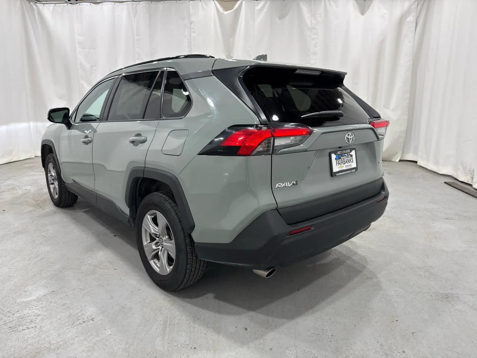 Used 2023 Grn/green Toyota XLE image 3