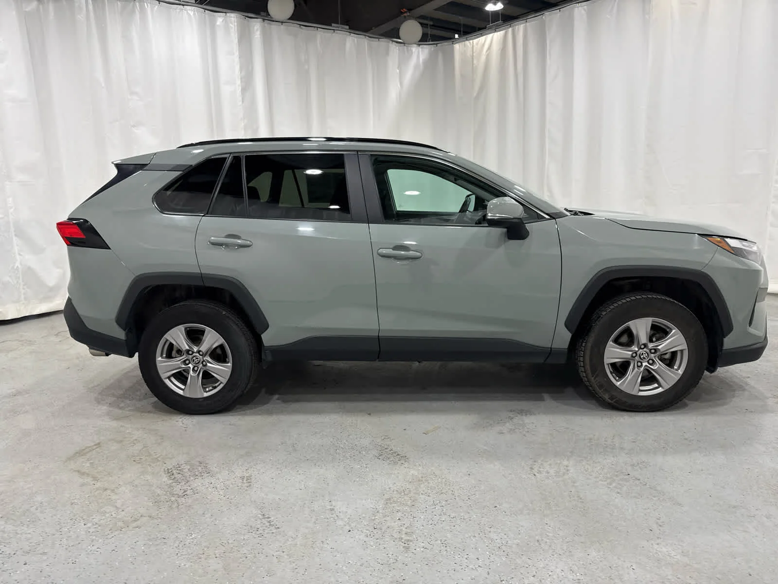 Used 2023 Grn/green Toyota XLE image 6