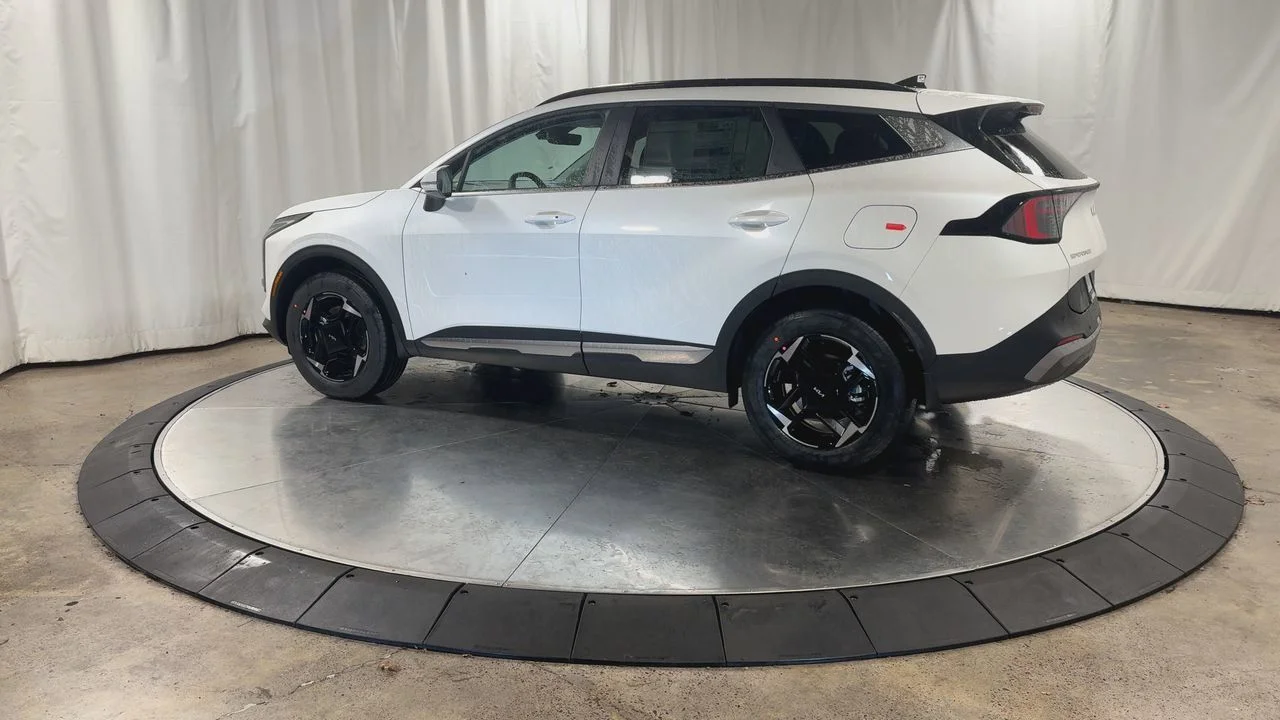 New 2026 Snow White Pearl Kia EX image 9