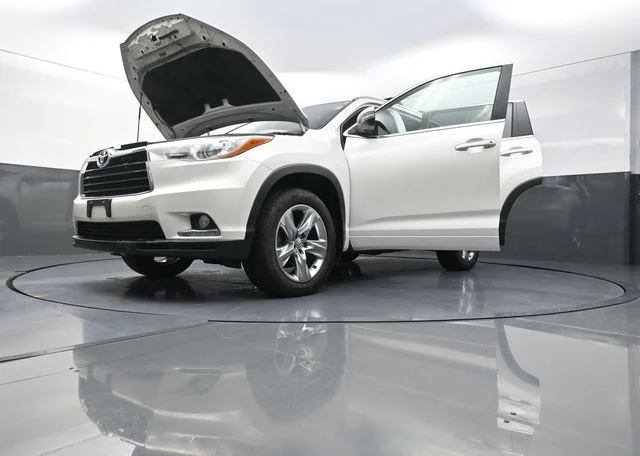 Used 2015 White Toyota Limited image 41