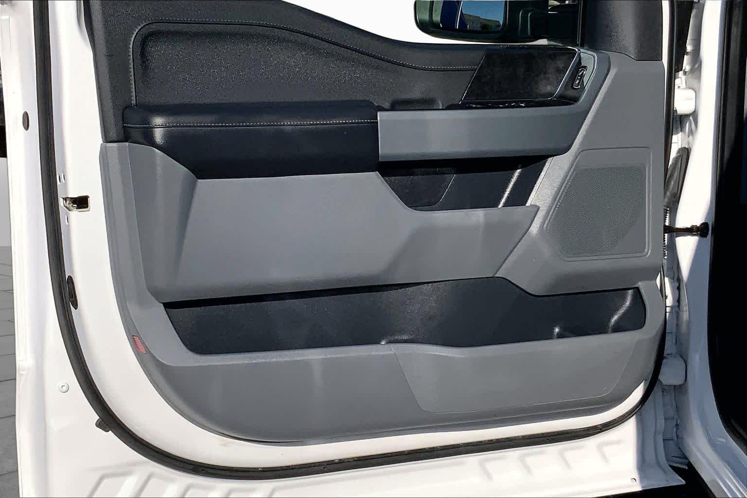 Used 2023 Oxford White Ford XLT image 22