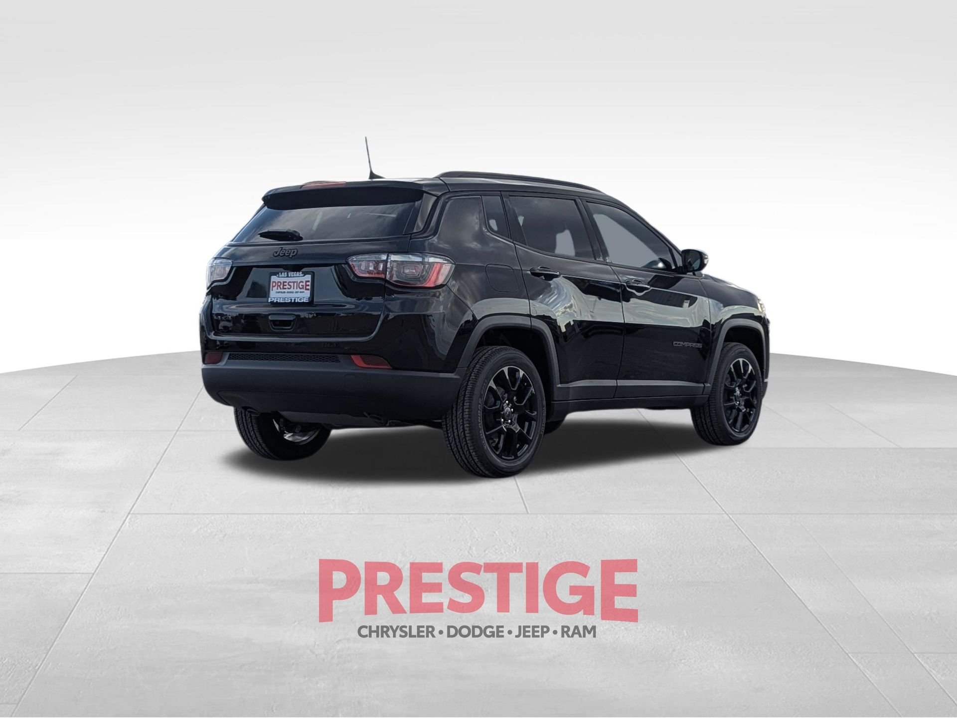New 2026 Diamond Black Crystal Pearl-Coat Exterior Paint Jeep Latitude image 5