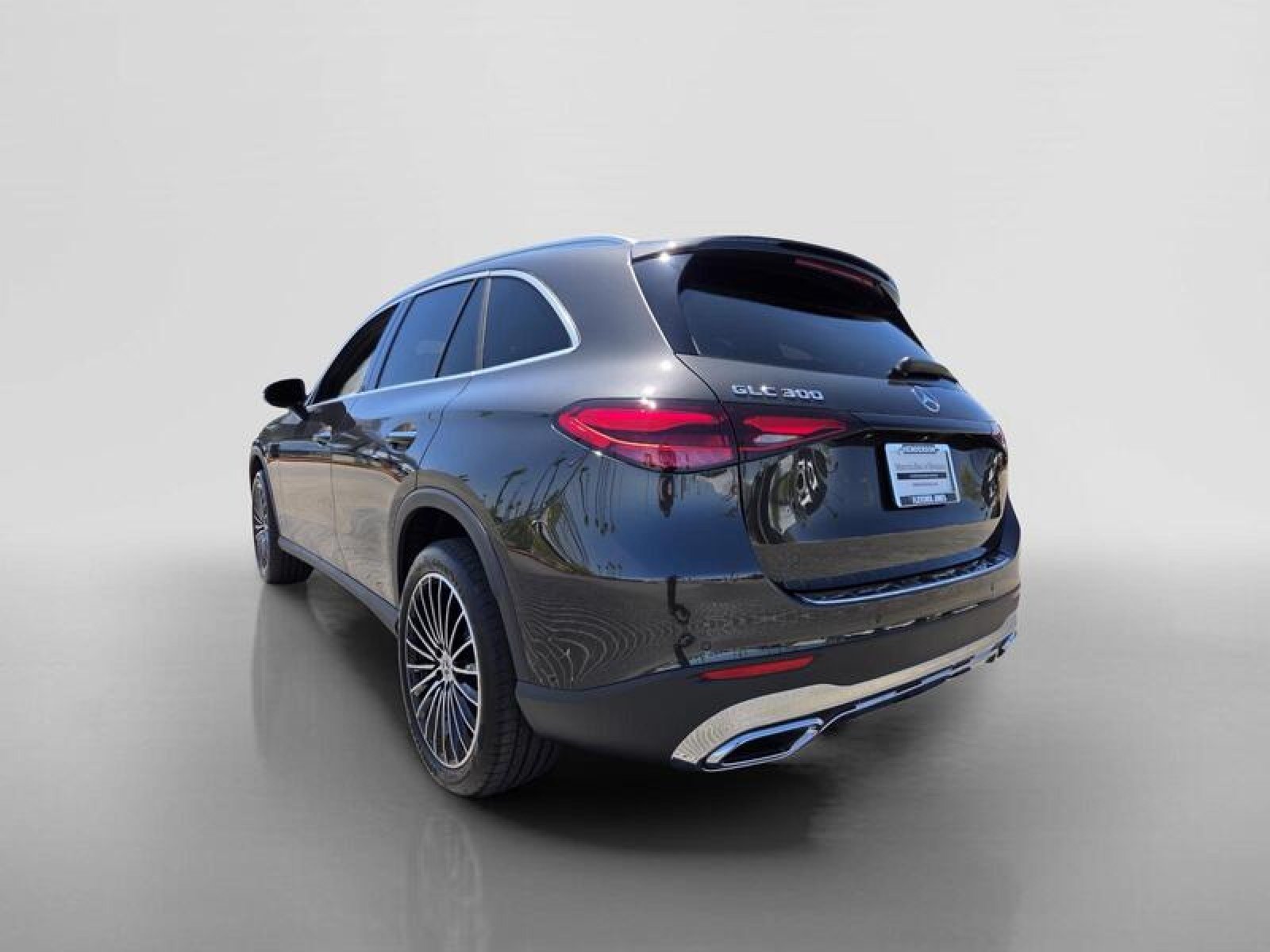 New 2026 Graphite Grey Metallic Mercedes-Benz GLC 300 SUV image 3