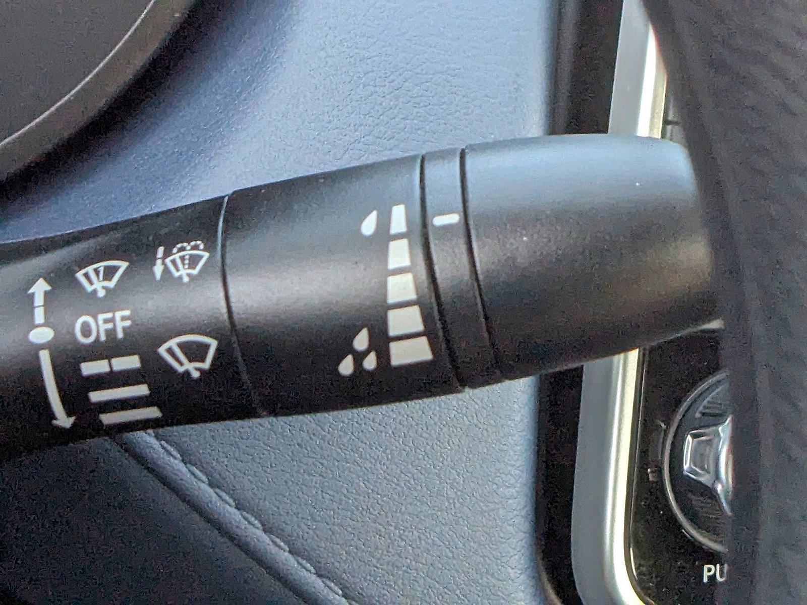 2025 Nissan Versa Sedan SV - Photo 19