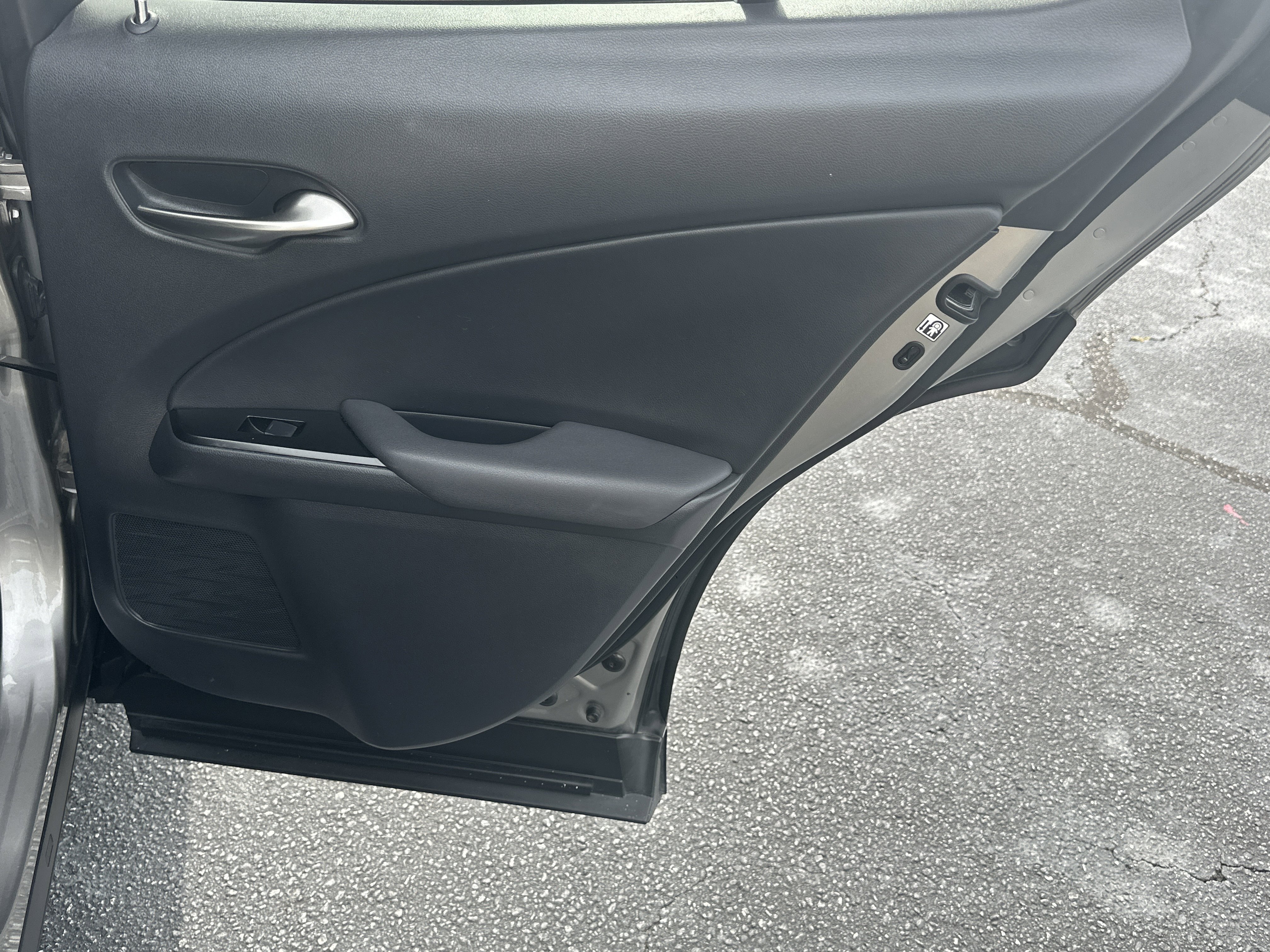 Used 2022 ATOMIC SILVER Lexus UX 200 image 17