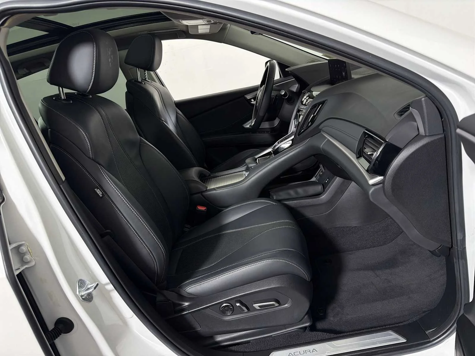 Used 2023 Platinum White Pearl Acura w/Technology Package image 24