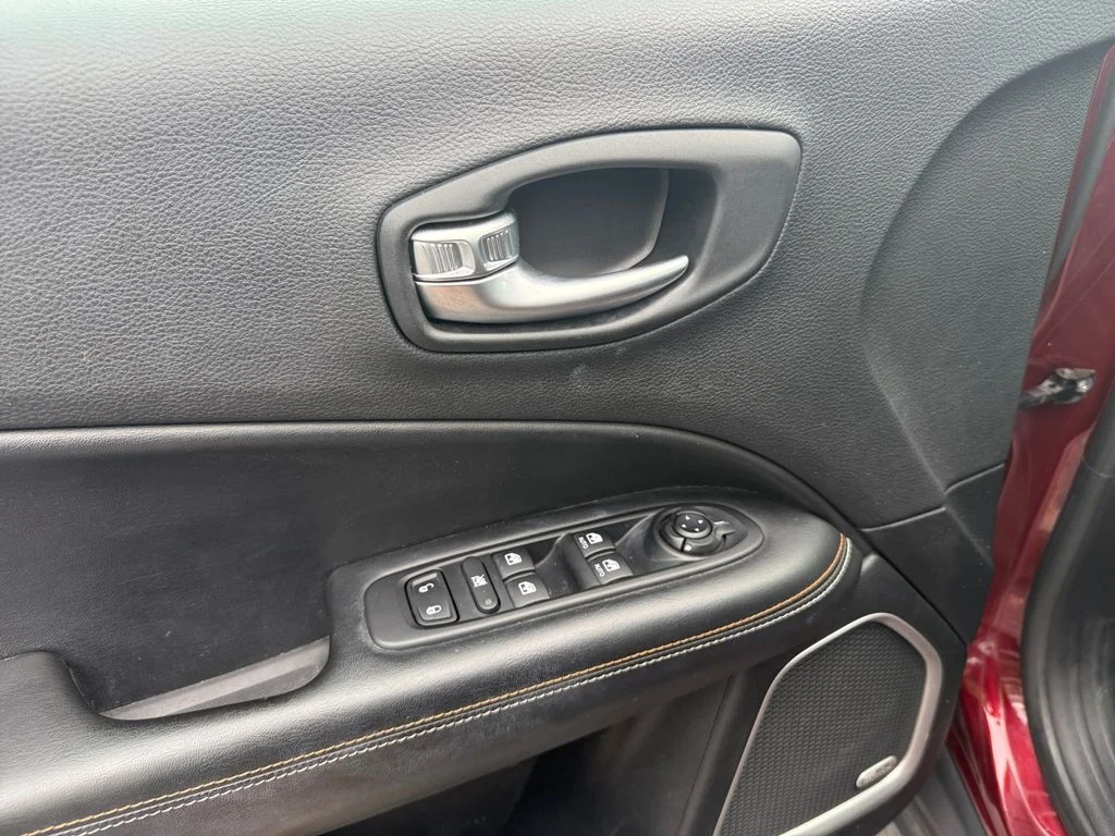 Used 2021 Velvet Red Pearlcoat Jeep Latitude image 21