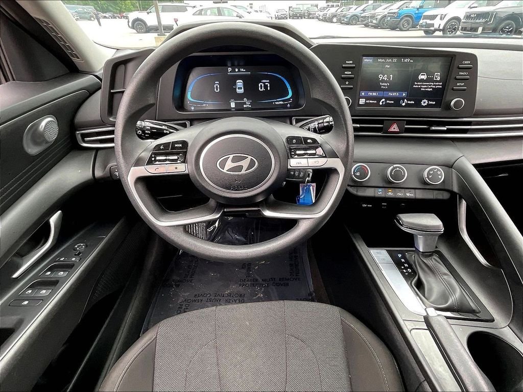Used 2025 Abyss Black Hyundai SE image 16