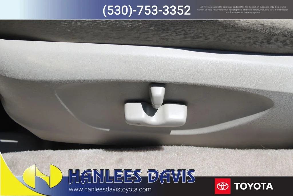 Used 2005  Subaru 3.0R image 13