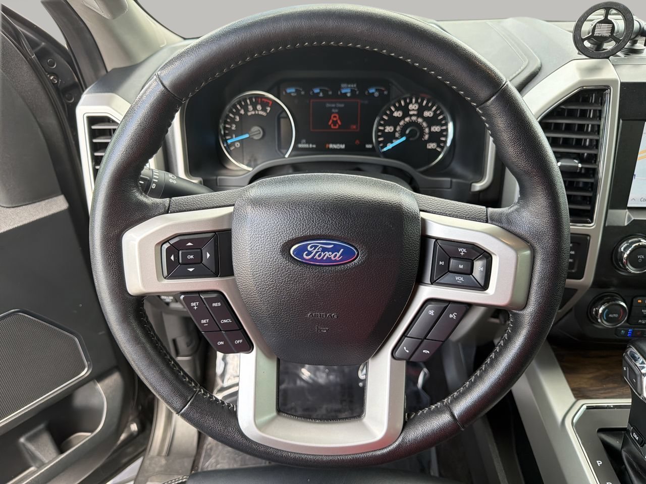 Used 2019 Magnetic Ford Lariat image 31