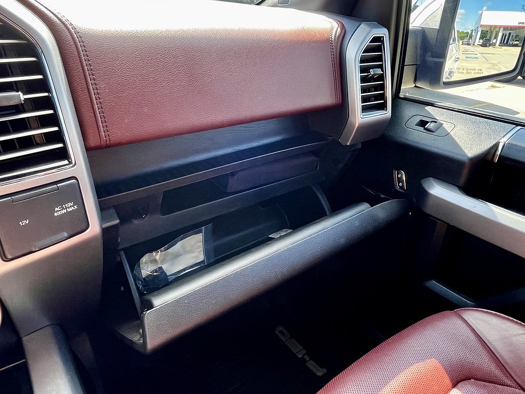 Used 2018 White Platinum Metallic Tri-Coat Ford Platinum image 22