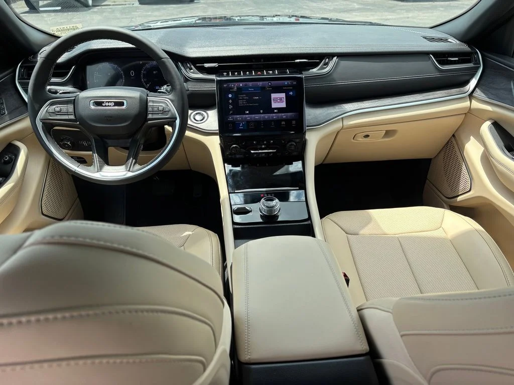Used 2025 Gray Jeep Limited image 31
