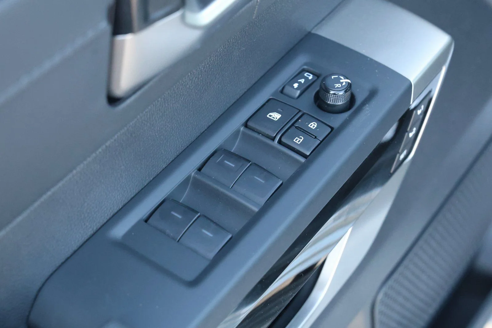 2026 Toyota Tundra Limited - Photo 29