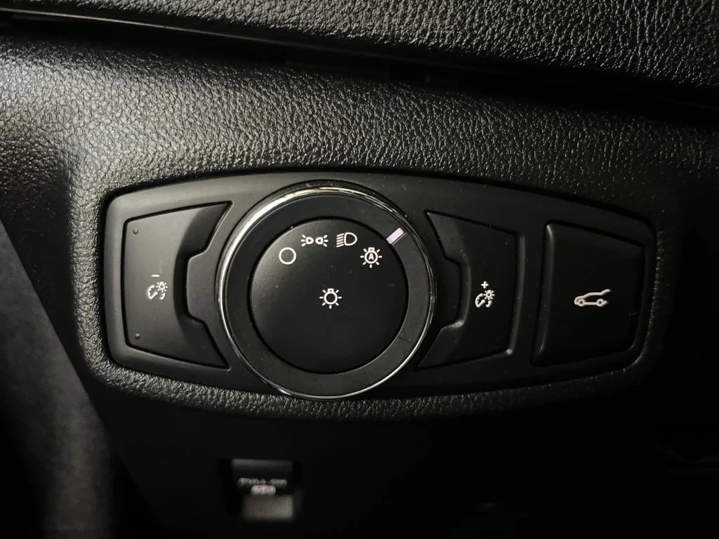 Used 2019 Black Lincoln Reserve image 14