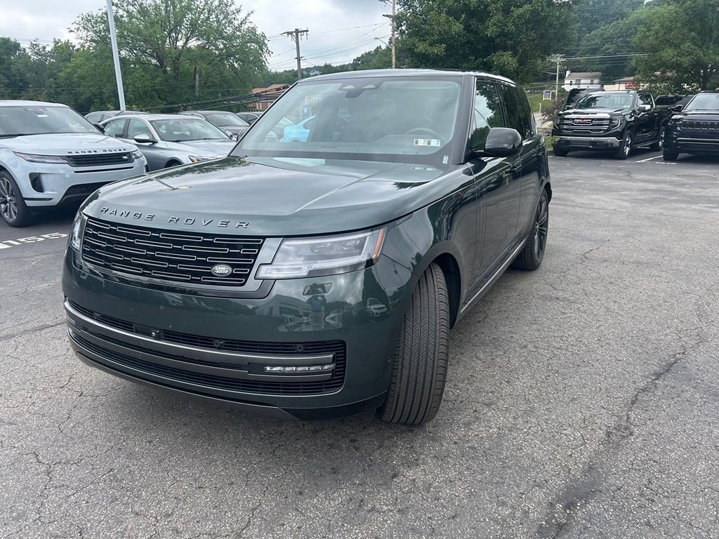 Certified Used 2025 Belgravia Green Metallic Land Rover SE image 1