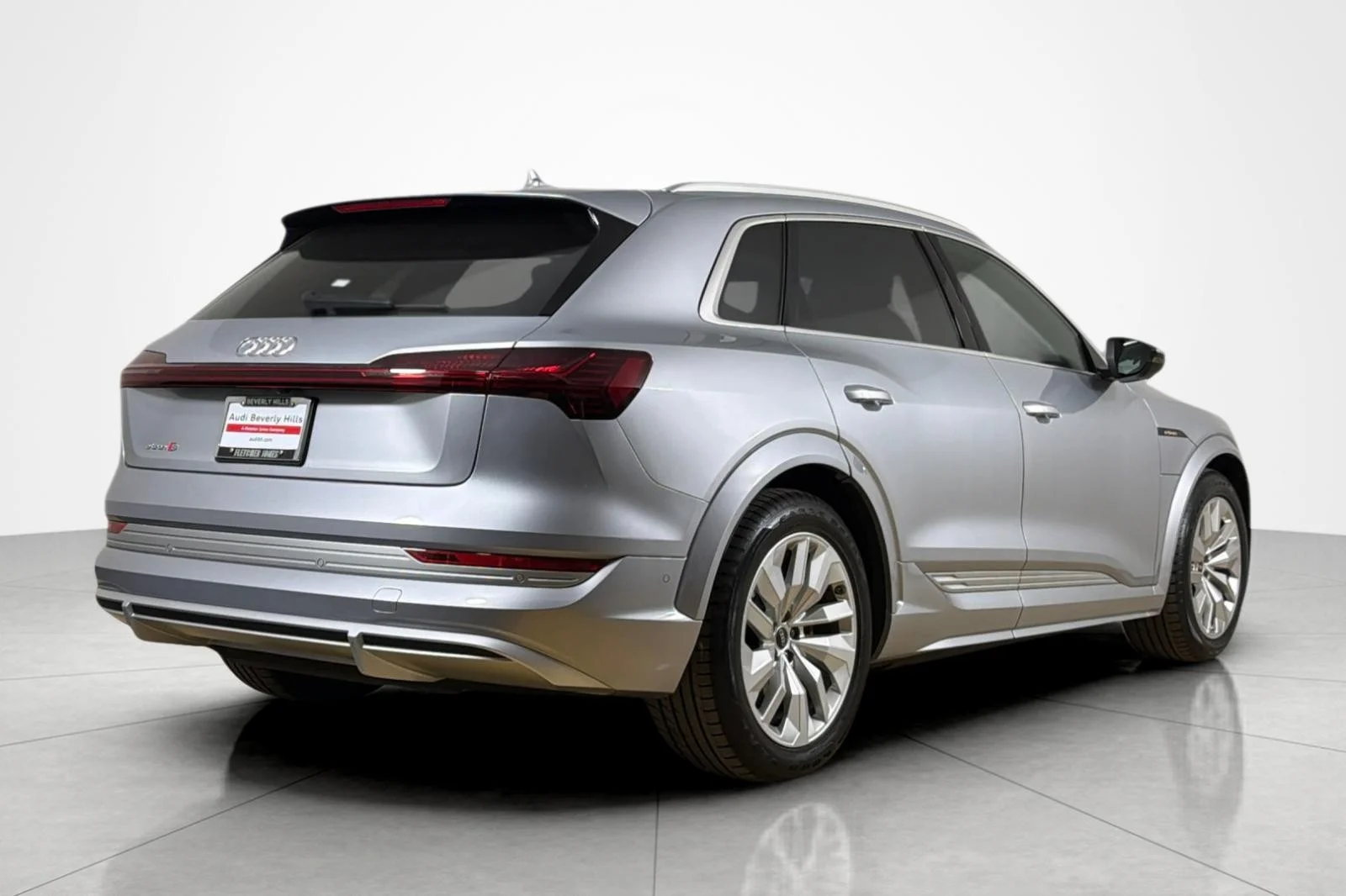 Used 2022 Florett Silver Metallic Audi Premium Plus quattro image 5