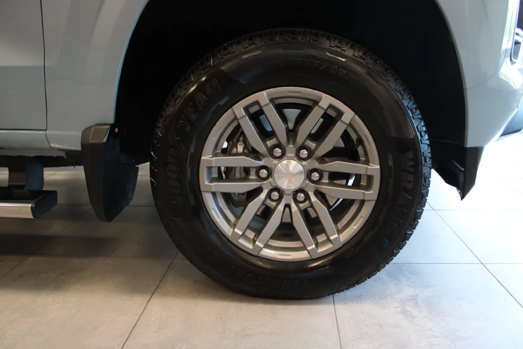 Used 2025 Metallic Chevrolet LT image 11