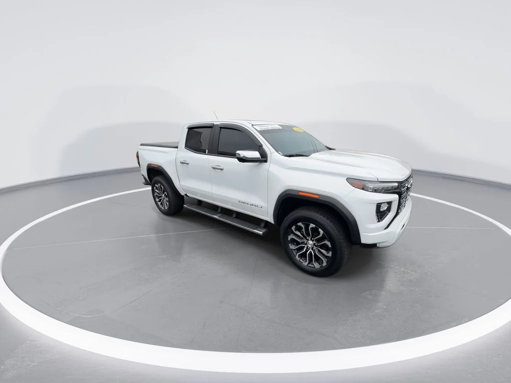 Used 2024 White GMC Denali image 2