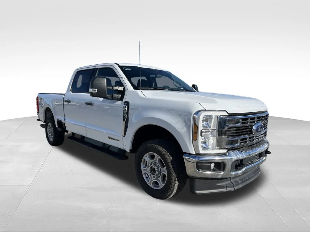 Used 2026 White Ford XL image 3