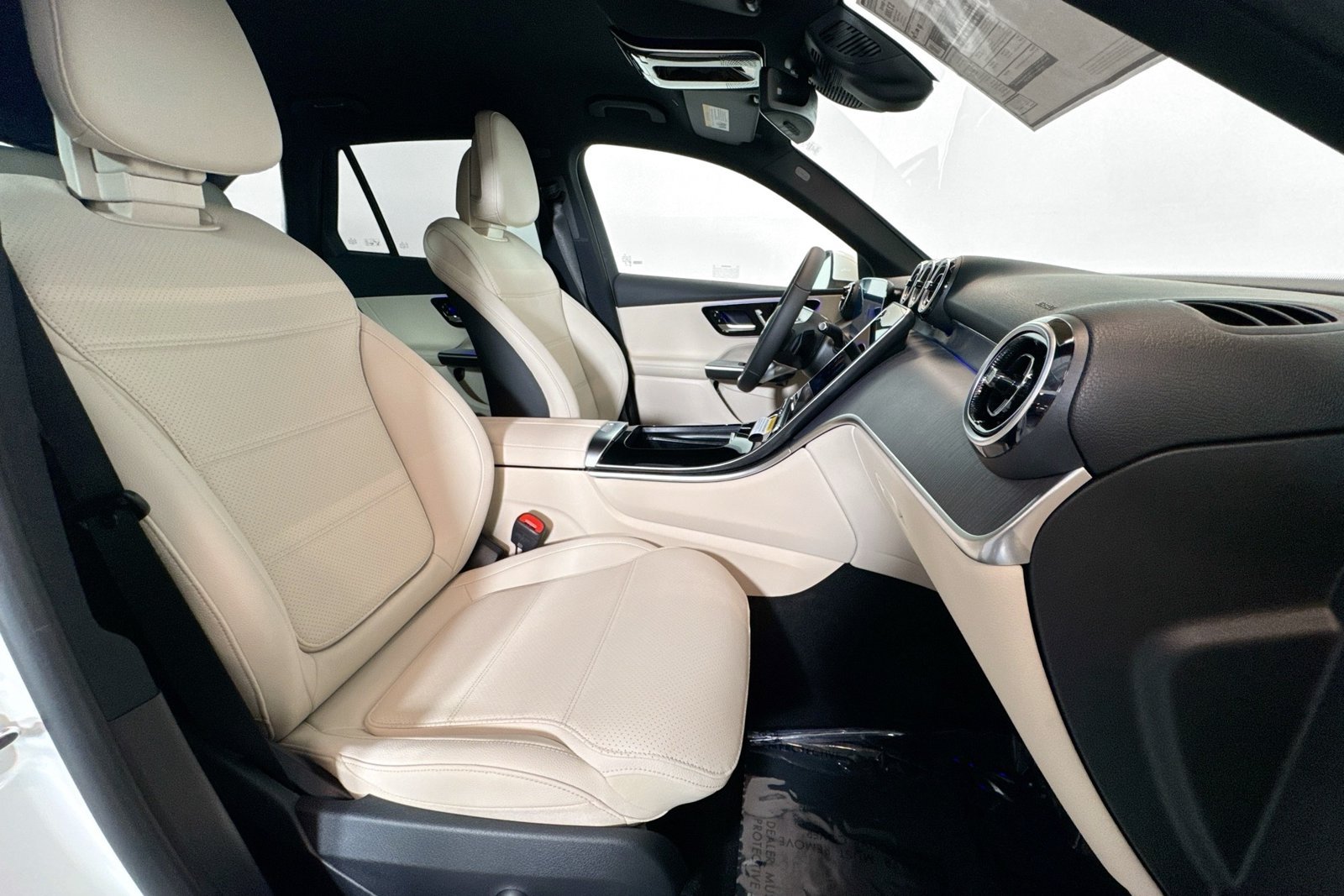 New 2026 Polar White Mercedes-Benz GLC 300 image 25
