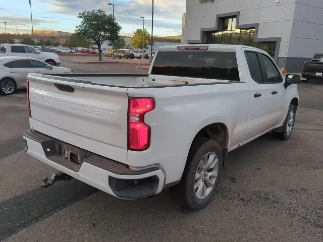 Used 2022 White Chevrolet Custom image 3