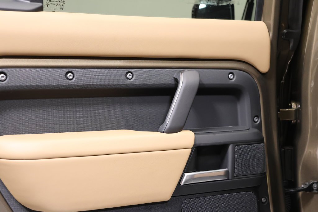 New 2026 Gondwana Stone Metallic Land Rover X-Dynamic SE image 33