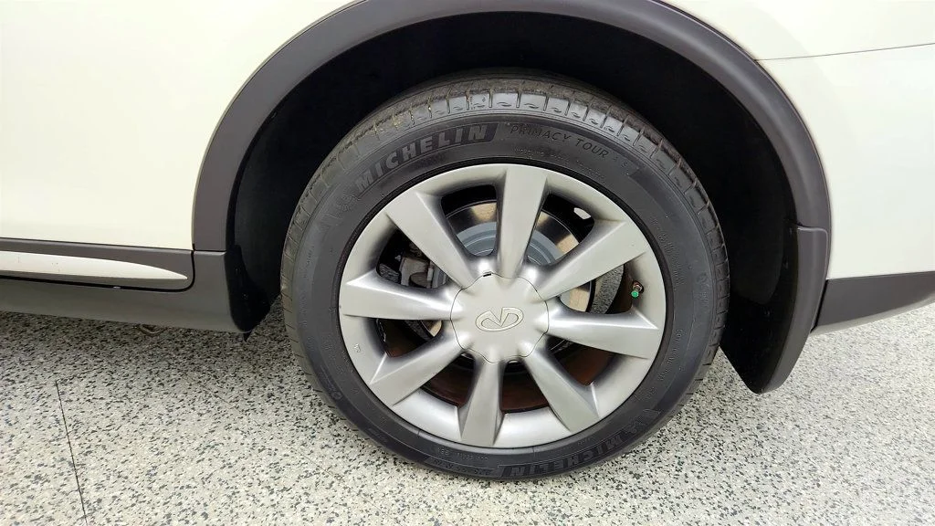 Used 2016 Majestic White INFINITI RWD 4dr w/ Premium Plus & Premium Pkgs + Illuminated Kick Plates image 9