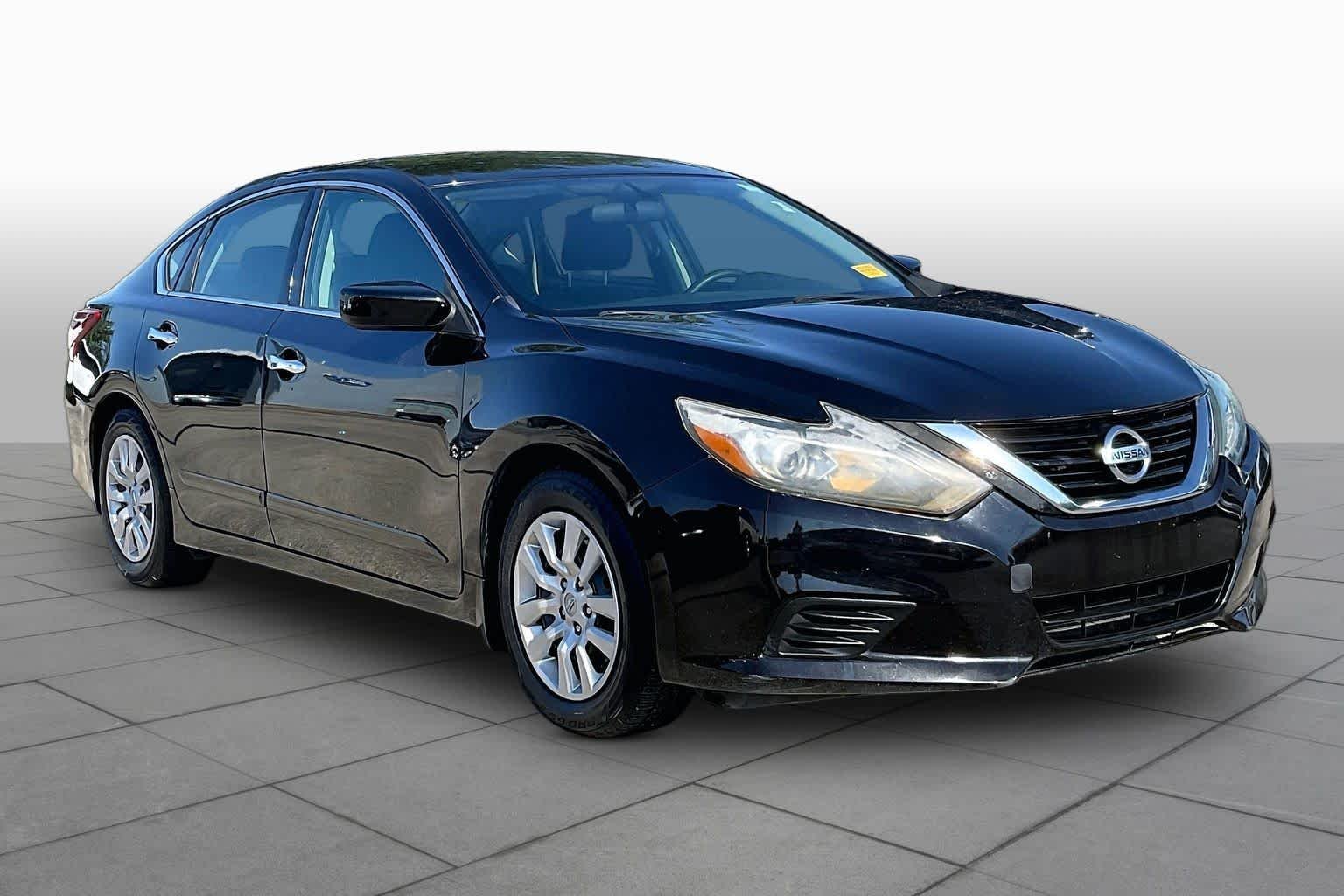 Used 2018 Super Black Nissan 2.5 S image 3