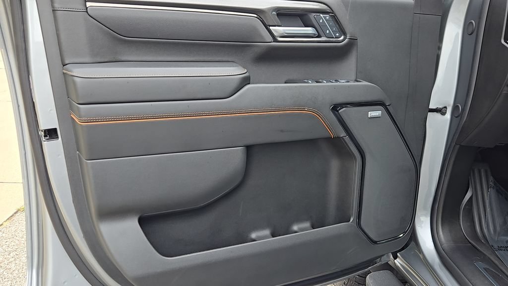 Used 2025 Sterling Metallic GMC AT4 image 7