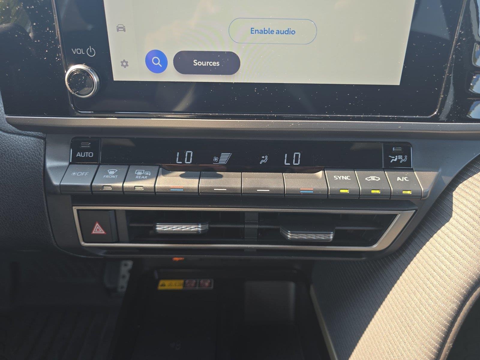 Used 2025 Ice Cap Toyota SE image 18