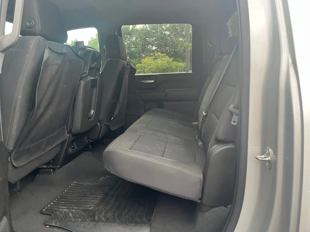 Used 2023 Silver Chevrolet Custom image 18