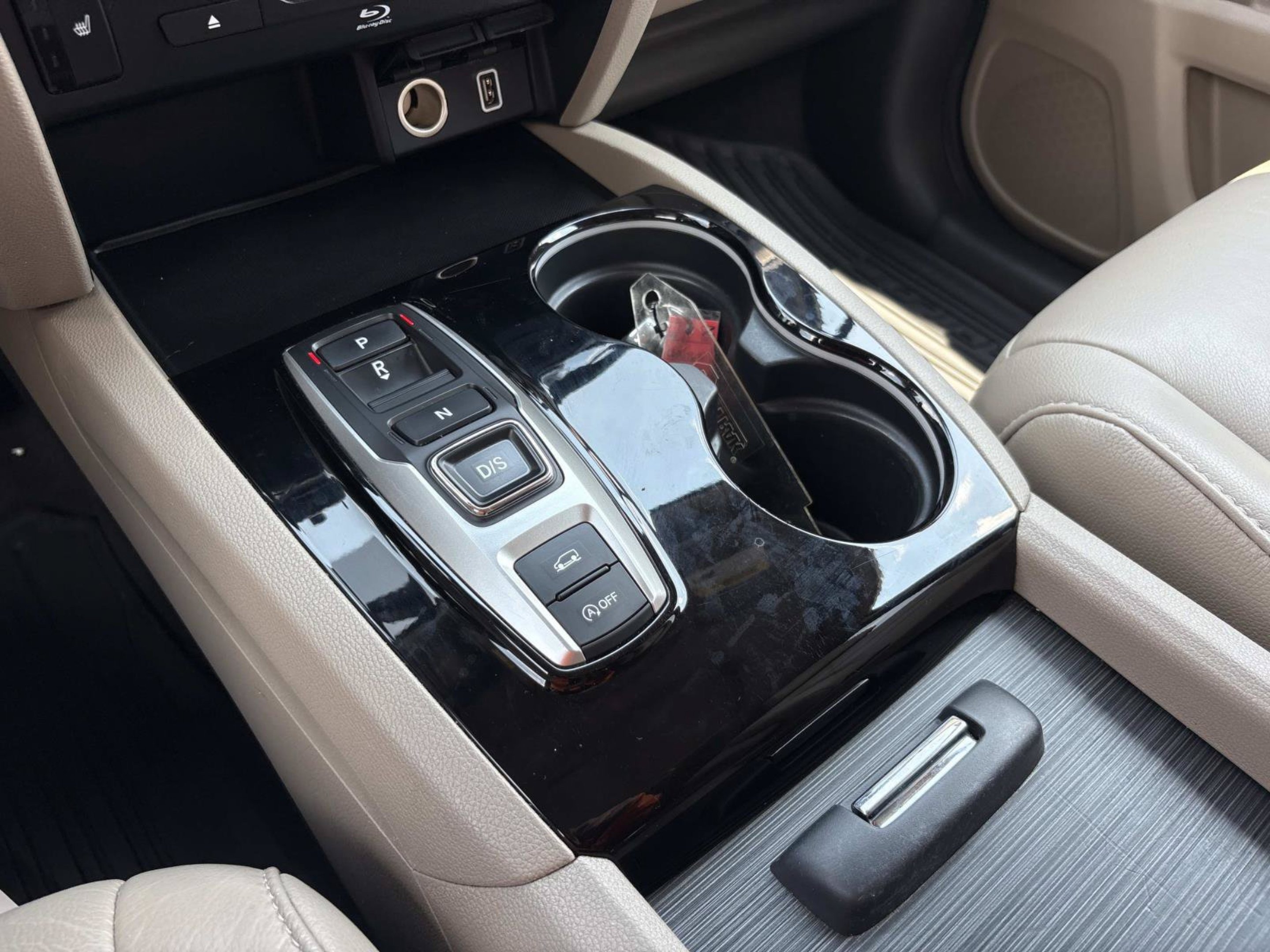 Used 2020 Platinum White Honda Touring image 32