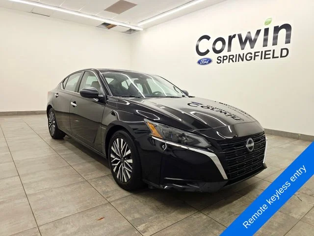 Used 2025 Super Black Clearcoat Nissan 2.5 SV image 6