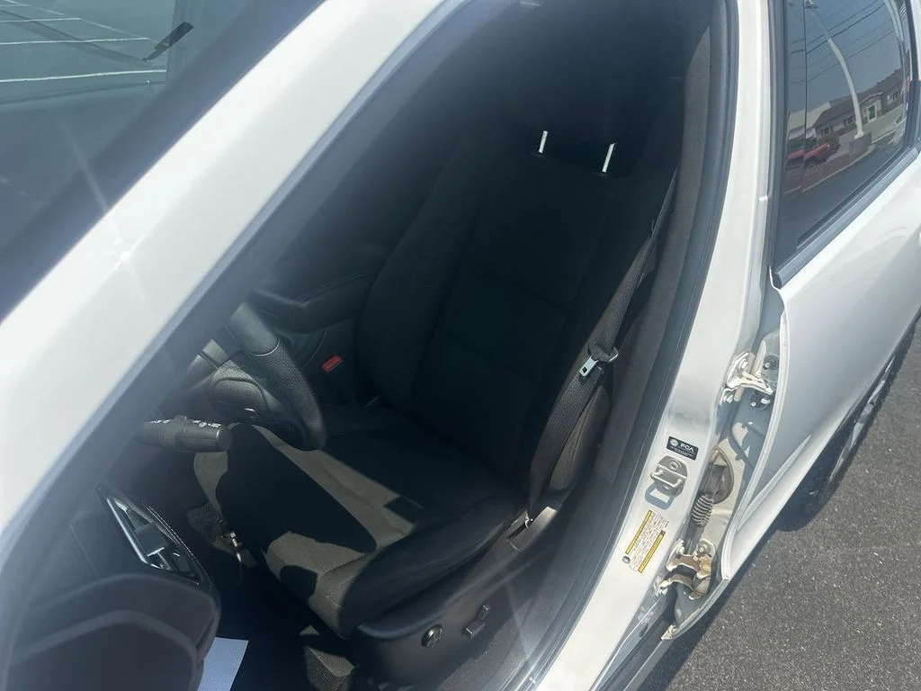 Used 2023 White Dodge SXT image 17