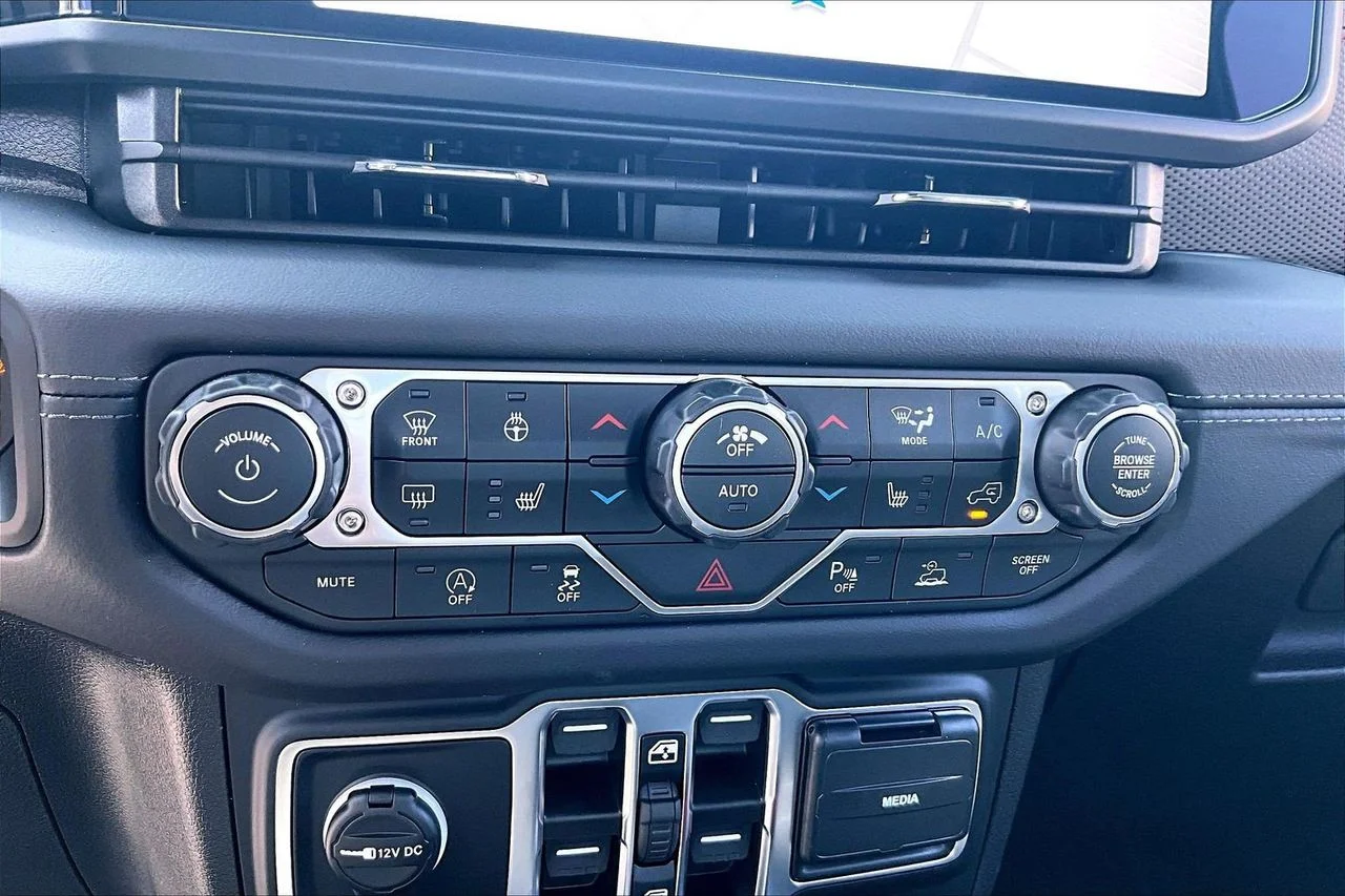 New 2026 Reign Jeep Rubicon X image 15