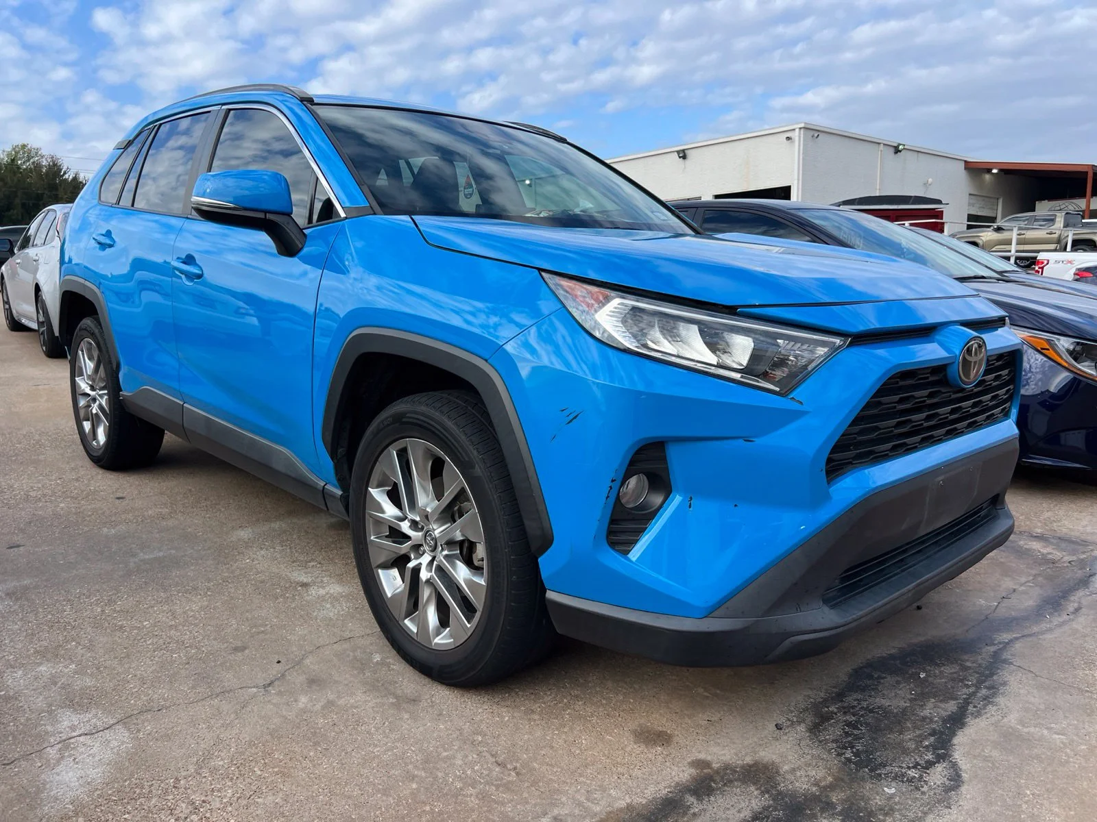 Used 2021 Blue Toyota XLE Premium image 3